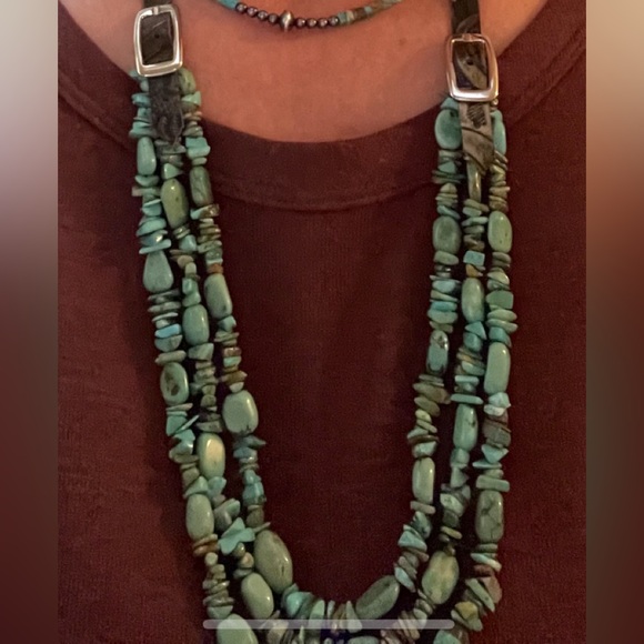 Turquoise and Leather Necklace handmade by a talented artist. - Picture 6 of 6